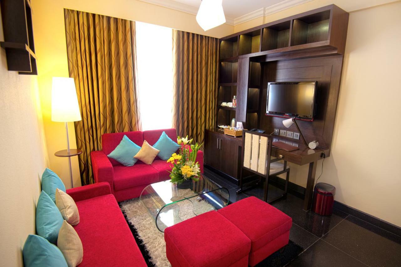 Executive Suite with Complimentary evening Hi Tea (from 4pm to 6pm) and 15% Discount on F&B